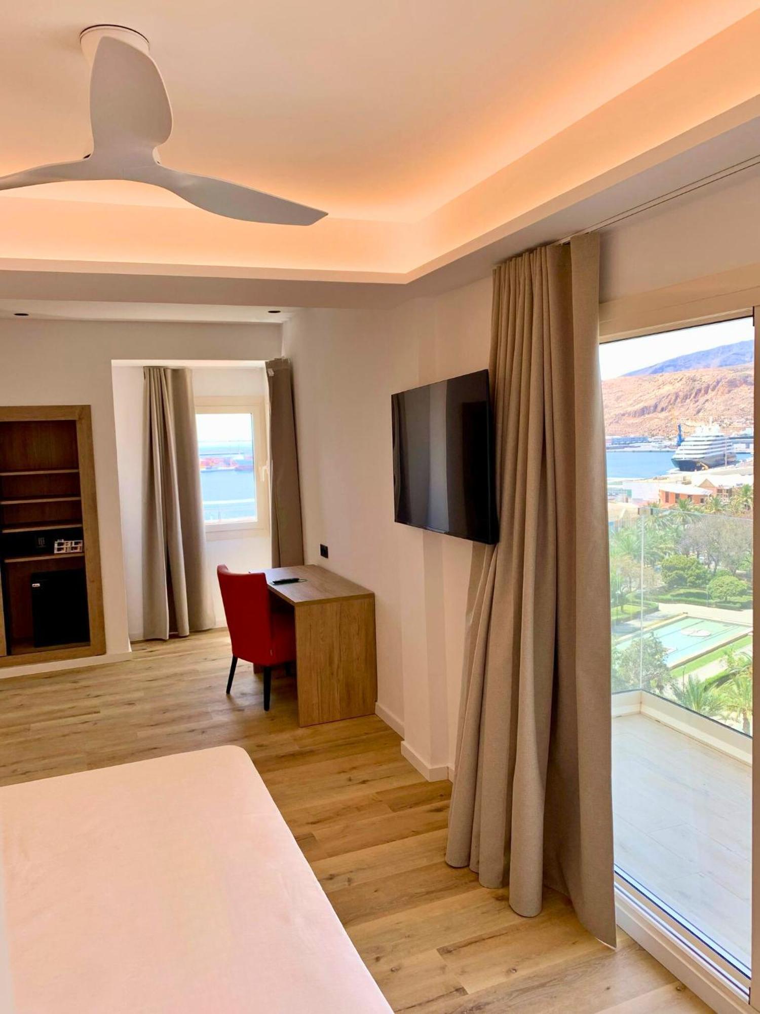 Ohtels Gran Hotel Almeria Exterior photo